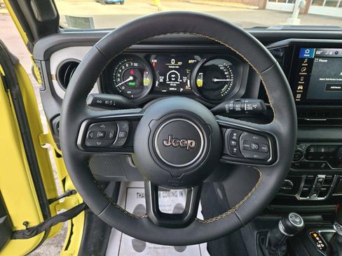Used 2024 Jeep Wrangler Unlimited w/ Convenience Group AWD/4WD image 21