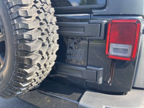 Used 2018 Jeep Wrangler Sport AWD/4WD image 6