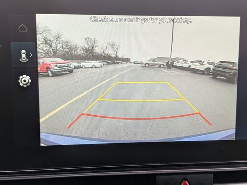 Used 2025 Hyundai Elantra SEL image 18