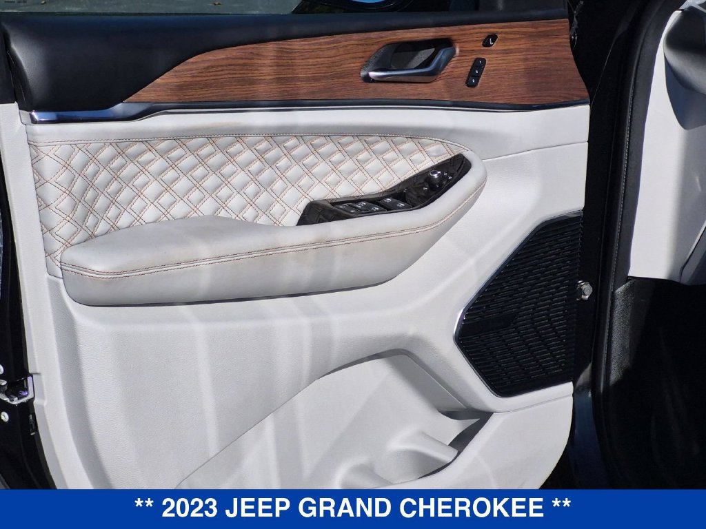 Used 2023 Jeep Grand Cherokee Summit w/ Adv Protech Group IV AWD/4WD image 12