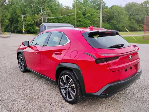 Used 2019 Lexus UX 200 w/ Premium Package FWD image 4