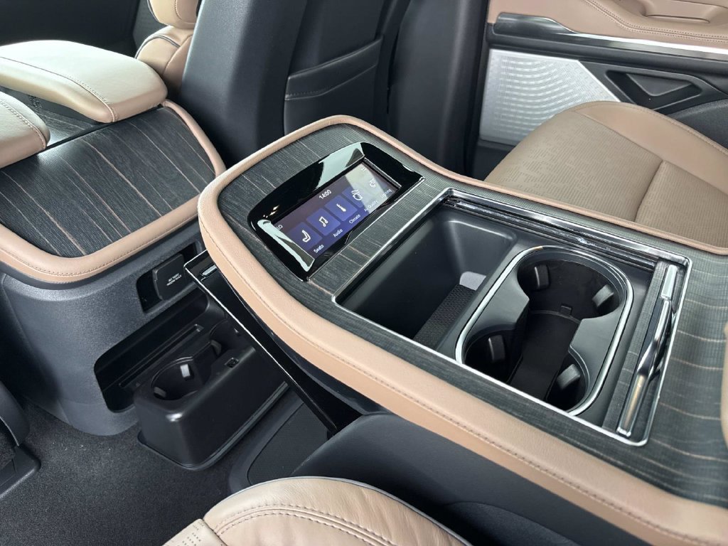 New 2026 Lincoln Navigator Black Label AWD/4WD image 17