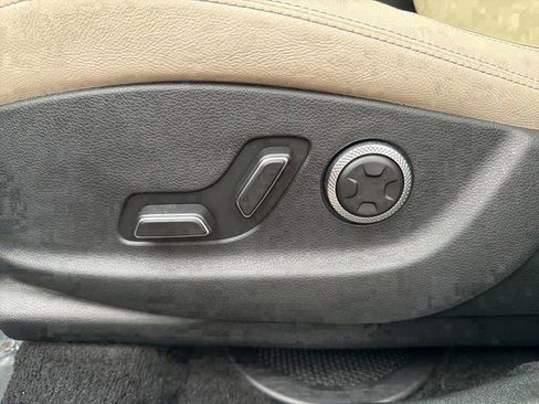 Used 2026 Genesis GV70 2.5T Advanced image 18