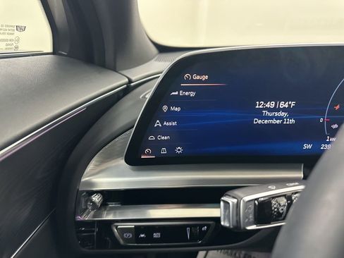 Used 2025 Cadillac Lyriq Sport image 36