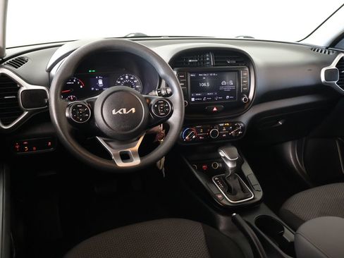 Used 2022 Kia Soul LX w/ Technology Package FWD image 2