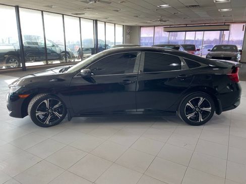 Used 2017 Honda Civic Touring image 4