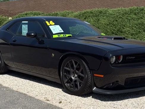 Used 2016 Dodge Challenger R/T Scat Pack RWD image 3