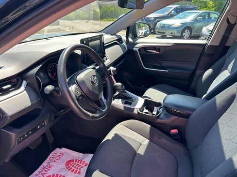 Used 2021 Toyota RAV4 XLE w/ Convenience Package AWD/4WD image 4