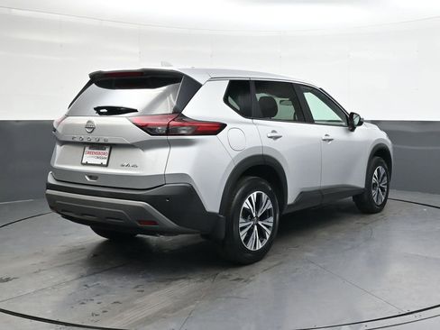 Used 2023 Nissan Rogue SV image 4