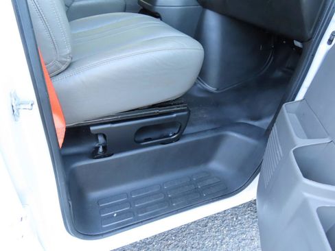 Used 2015 Chevrolet Express 2500 RWD image 22