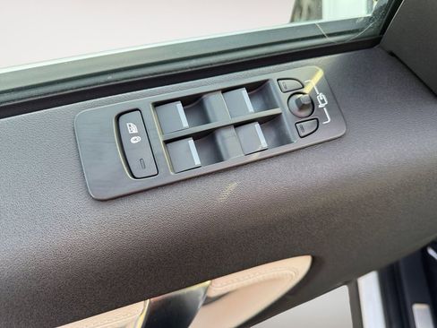 New 2023 Land Rover Discovery Sport S R-Dynamic image 16