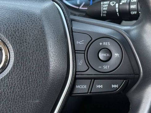 Used 2021 Toyota Venza LE AWD/4WD image 15