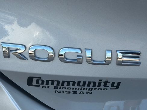 Used 2018 Nissan Rogue SV w/ Premium Package AWD/4WD image 24