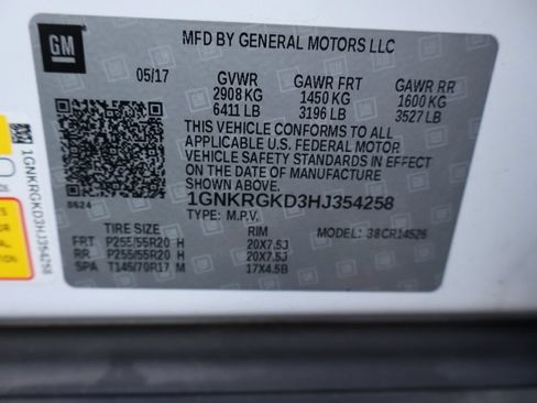 Used 2017 Chevrolet Traverse LT w/ Style and Technology Package FWD image 4