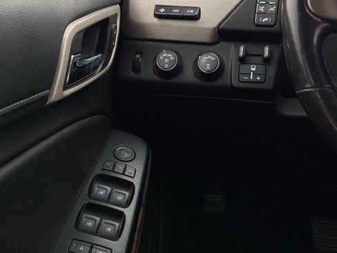 Used 2019 GMC Yukon Denali w/ Denali Ultimate Package image 11