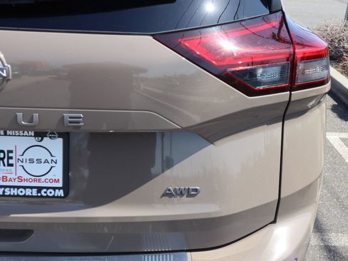 Certified 2025 Nissan Rogue SV AWD/4WD image 28