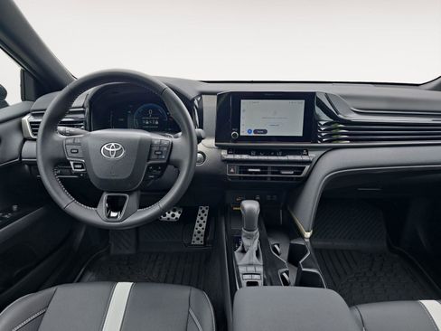 Used 2025 Toyota Camry SE FWD image 9
