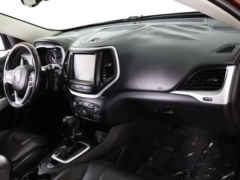 Used 2017 Jeep Cherokee Overland AWD/4WD image 29