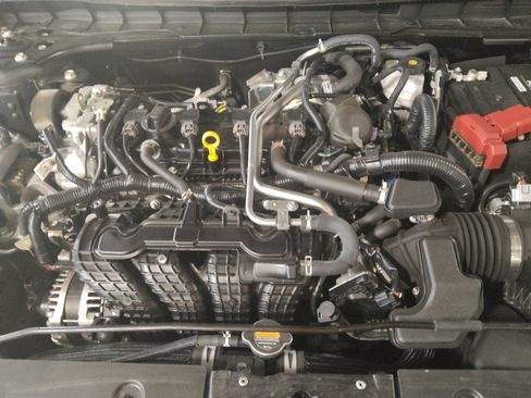Used 2024 Nissan Altima 2.5 SV FWD image 30