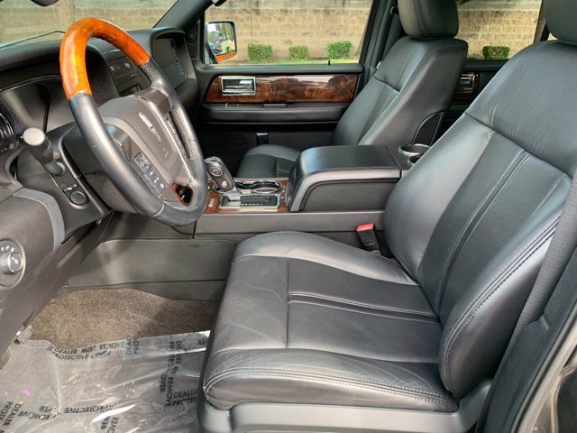 Used 2015 Lincoln Navigator 4WD image 12
