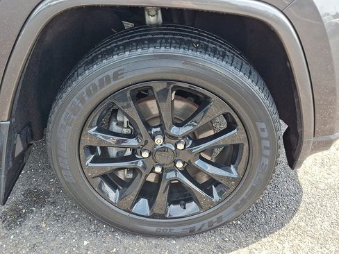 Used 2021 Jeep Grand Cherokee Laredo X AWD/4WD image 9