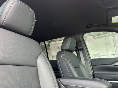 New 2025 Chevrolet Traverse LT w/ Enhanced Driving Package FWD image 19