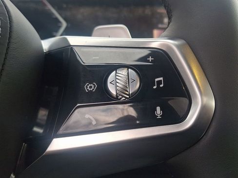 Used 2025 BMW 760i xDrive w/ Executive Package image 23