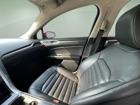 Used 2020 Ford Fusion SEL FWD image 36