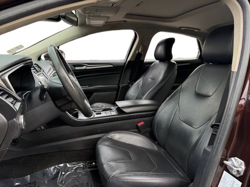 Used 2019 Ford Fusion Energi Titanium image 9