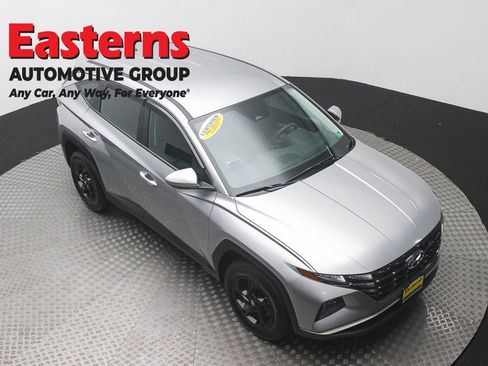 Used 2024 Hyundai Tucson SE AWD/4WD image 3