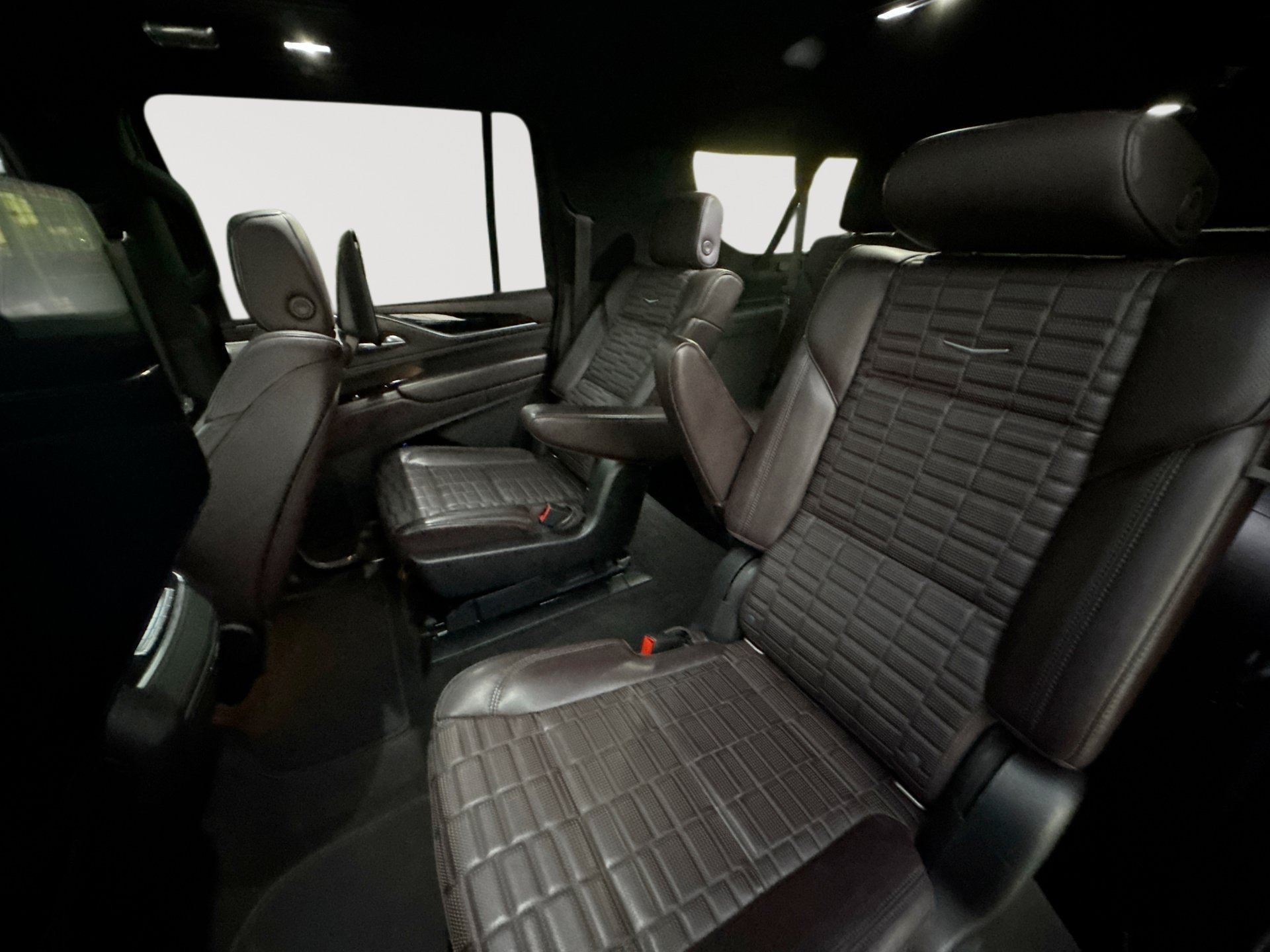 Used 2022 Cadillac Escalade ESV Premium Luxury Platinum AWD/4WD image 26