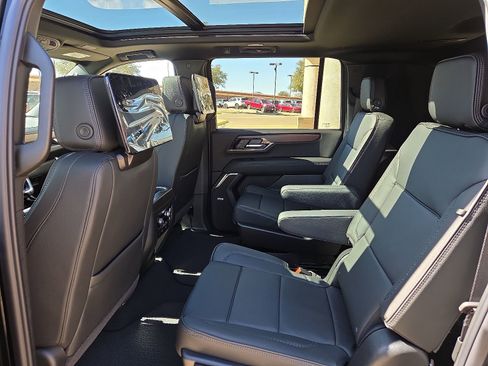 New 2026 GMC Yukon XL Denali w/ Denali Reserve Package AWD/4WD image 8