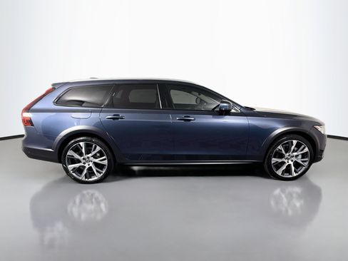 Used 2025 Volvo V90 B6 Cross Country Ultra w/ Protection Package Premier AWD/4WD image 11