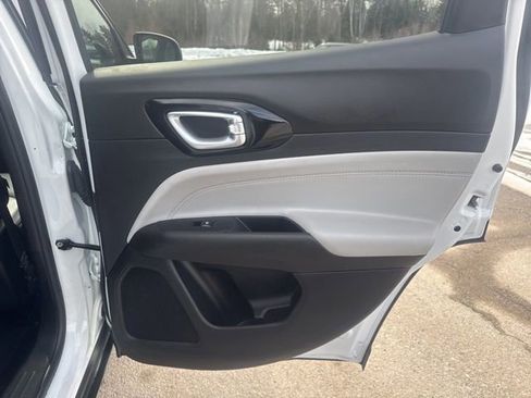 Used 2025 Jeep Compass Limited image 26