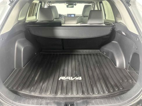Used 2019 Toyota RAV4 Limited image 31