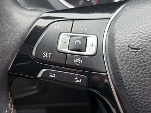 Used 2021 Volkswagen Tiguan SE FWD image 13