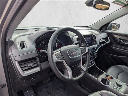 Used 2024 GMC Terrain SLT image 10