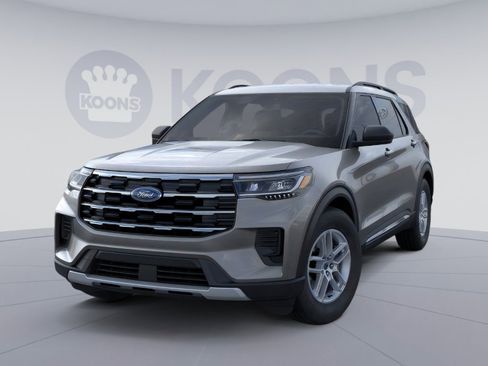 Used 2025 Ford Explorer Active image 2
