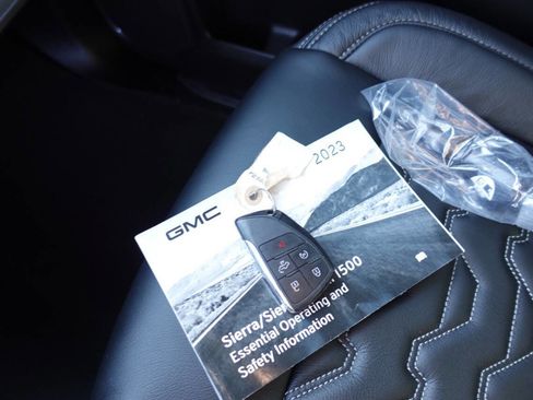 Used 2023 GMC Sierra 1500 Elevation image 35
