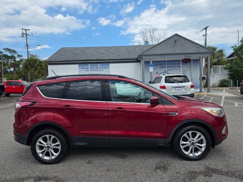 Used 2018 Ford Escape SEL FWD image 3