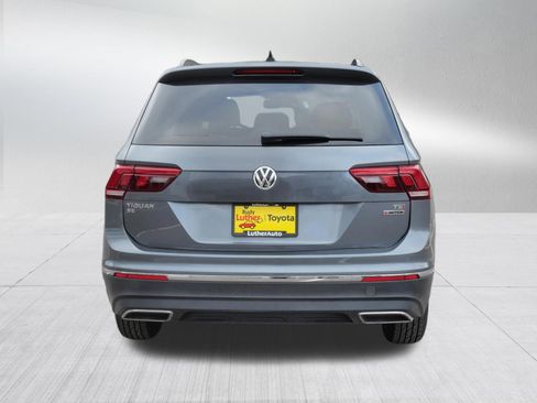 Used 2018 Volkswagen Tiguan SE w/ Panoramic Sunroof Package image 6