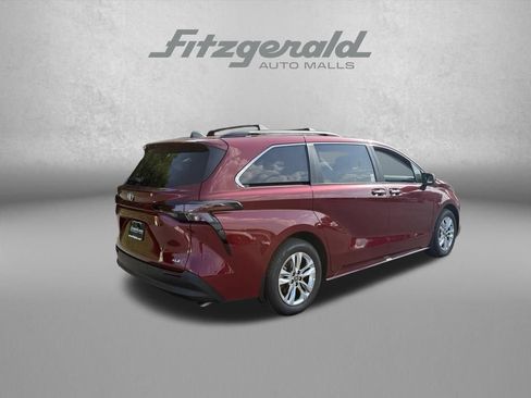 Used 2026 Toyota Sienna XLE AWD/4WD image 7