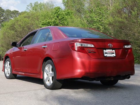 Used 2012 Toyota Camry SE FWD image 3