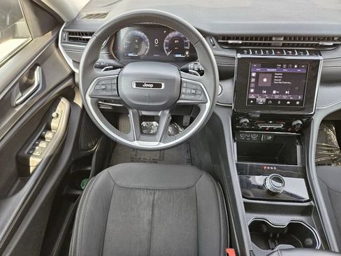 Used 2024 Jeep Grand Cherokee Laredo RWD image 27