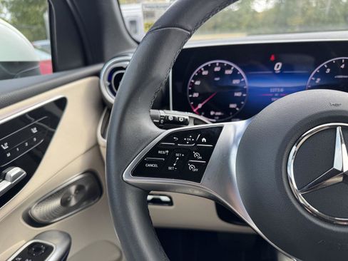 Certified 2025 Mercedes-Benz GLC 300 image 11