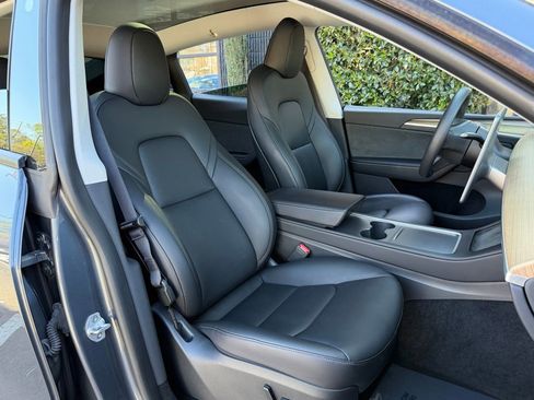 Used 2023 Tesla Model Y Long Range image 34