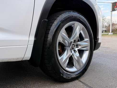 Used 2019 Toyota Highlander Limited image 14