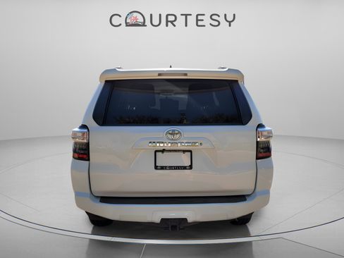 Used 2015 Toyota 4Runner SR5 Premium image 4