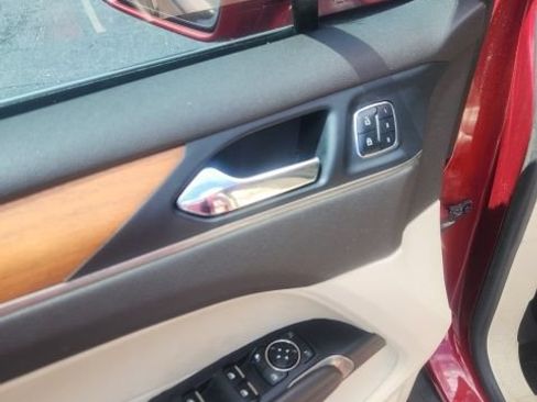 Used 2015 Lincoln MKC FWD w/ Equipment Group 102A Reserve image 2