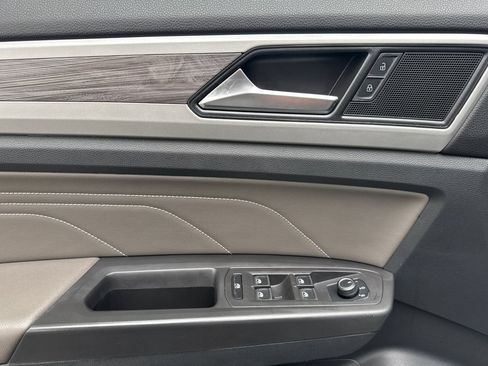Used 2023 Volkswagen Atlas Cross Sport SE w/ Panoramic Sunroof Package FWD image 11